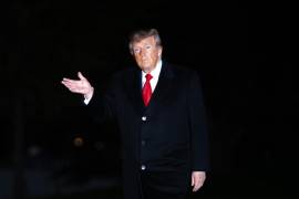 El presidente Donald Trump regresa a la Casa Blanca luego de un viaje a Clarksville, Tennessee, en el jardín sur de la Casa Blanca, el sábado 10 de octubre de 2026, en Washington.