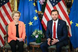 El vicepresidente estadounidense, J. D. Vance y la presidenta de la Comisión Europea, Ursula von der Leyen. Líderes europeos observan con desconcierto como Estados Unidos quien es un aliado actúa como adversario