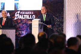 El gobernador Manolo Jiménez Salinas destacó que las plantas instaladas en Coahuila operan con normalidad y sin paros técnicos, tras dialogar con directivos de General Motors.