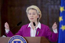 La presidenta de la Comisión Europea, Ursula von der Leyen, en una conferencia de prensa en el palacio presidencial Cotroceni en Bucarest, Rumania. AP/Alexandru Dobre