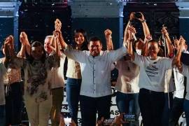 Javier May, candidato a la gubernatura de Tabasco por la coalición Sigamos Haciendo Historia, festejó con sus simpatizantes del estado luego del conteo rápidos de votos por la gobernatura del estado.