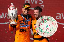 Lando Norris celebró su primera victoria de la temporada tras dominar el cierre de la carrera en el Hungaroring.