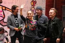 La presidenta Claudia Sheinbaum y los integrantes de U2 coincidieron en la Asamblea General de la Copa Mundial de los Niños de la Calle o Street Child United