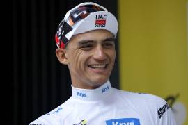 El ciclista mexicano Isaac del Toro celebra en el podio del Tour de Francia 2026 tras lograr el tercer lugar de la clasificación general, un resultado histórico para el ciclismo de México.