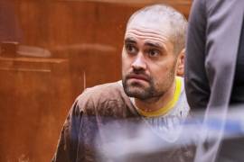 Razón. Nick Reiner compareció ante la corte de Los Ángeles, donde se declaró no culpable del homicidio de sus padres.