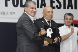 Por su contribución para mantener la tranquilidad en el Estado, policías de diferentes grados fueron galardonados por el Gobierno de Coahuila