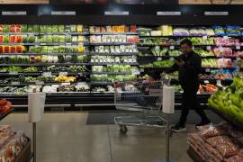 Una persona compra en un supermercado en Schaumburg, Illinois.