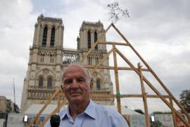 ¿Por qué había un militar católico a cargo de la reconstrucción de Notre Dame?
