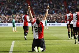 Santi fue esencial en el triunfo del Feyenoord ante el Almere, siendo uno de los mexicanos que más destaco en la jornada dominical europea.