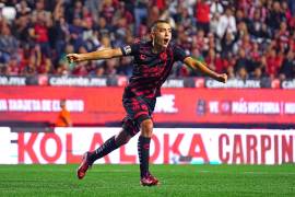 Mora ya cuenta con experiencia en Europa, habiendo entrenado con Feyenoord.