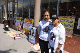 A más de dos décadas de su desaparición, la familia continúa difundiendo el rostro de Adela Yazmín en el sitio en que fue vista por última vez.