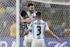Lionel Messi anota el segundo gol para Argentina frente a Canadá, asegurando la victoria y el pase a la Final.