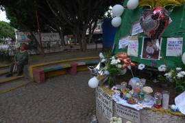 Memorial realizado por vecinos de la Colonia San Isidro en homenaje al niño Fernando, quien fue asesinado por tres personas presuntamente por una deuda económica que tenía su madre