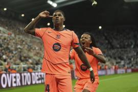 Marcus Rashford celebra uno de sus goles en la victoria del Barcelona sobre Newcastle, resultado que marcó el debut de los blaugranas en la Champions League 2025-26.