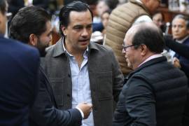 CIUDAD DE MÉXICO, 22OCTUBRE2026.- Carlos Gutiérrez Mancilla, consejero del Poder Legislativo del PRI, el diputado Emilio Suárez (PRI), y Marco Antonio Baños, representante del partido Somos MX, durante la sesión ordinaria del instituto en la que representantes de los partidos PRI y SOMOS MX pidieron su renuncia tras darse a conocer la polémica por contratos y nexos con uno de los proveedores. FOTO: GALO CAÑAS/CUARTOSCURO.COM