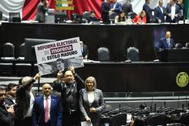 En la Cámara de Diputados, el coordinador priista Rubén Moreira Valdez también rechazó la propuesta y aseguró que “derrumba a la democracia”.
