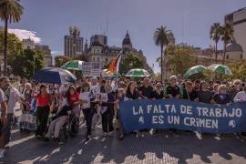 A medio siglo del golpe de 1976, la conmemoración de este año estuvo marcada por las protestas contra los profundos recortes presupuestarios y las políticas económicas del gobierno de Javier Milei, que han impactado también en la financiación de los sitios de memoria.