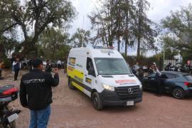 Una camioneta de servicios periciales de la Fiscalía del Estado de México sale de la zona arqueológica de Teotihuacán, en donde se perpetró un tiroteo con saldo de dos muertos, el perpetrador (quien se suicidó) y una mujer canadiense (herida de bala). Autoridades añadieron que hubo al menos otros cuatro heridos.