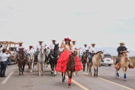 El tradicional recorrido a caballo en Cuatro Ciénegas, Coahuila, se convirtió en uno de los eventos con mayor convocatoria de la Feria de la Uva 2026.