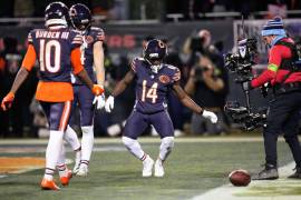 Caleb Williams lideró la remontada de los Bears de Chicago ante los Packers de Green Bay con 25 puntos en el último cuarto para sellar el pase a la Ronda Divisional.