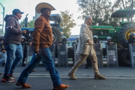 Campesinos bloquearon Eje 2 y Paseo de la Reforma, para exigirle al gobierno federal que saque a los granos básicos de las negociaciones del T-MEC.