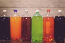 Se analizó el consumo de refrescos, bebidas isotónicas y tés endulzados.