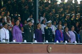 Claudia Sheinbaum Pardo, Presidenta de México, encabezó el Día Internacional de las Mujeres, en Campo Marte. Estuvo acompañada por cientos de mujeres militares y de su gabinete, la mandataria destaco la presencia y participación de la mujer en las fuerzas armadas.