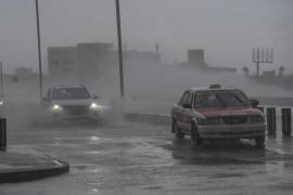 El Servicio Meteorológico Nacional (SMN) advirtió que un nuevo frente frío, en combinación con un ciclón tropical en el Pacífico, provocará un marcado descenso de temperaturas, lluvias intensas, granizo y fuertes rachas de viento en gran parte del país.