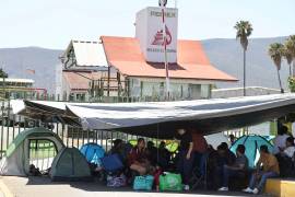 En Oaxaca, la Sección 22 de la CNTE también tomó casetas en los accesos a la capital y se manifestó frente al Aeropuerto.