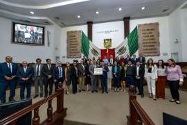 DIputados del Congreso de Coahuila rindieron un homenaje a la Facultad de Jurisprudencia por su 80 aniversario.