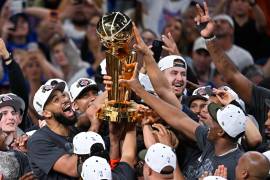 Karl-Anthony Towns y Jalen Brunson lideraron a los Knicks en una noche histórica, guiando a Nueva York al título de la NBA tras 53 años de espera.