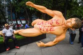La CNTE derribó estatuas alusivas a la Copa Mundial