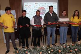 Autoridades presentes en la inauguración de la Copa Timón Giro 2024, entre ellos el alcalde electo Javier Díaz.