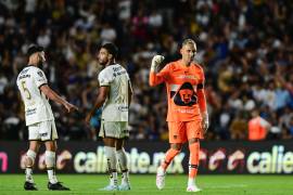 Keylor Navas lució como capitán en su debut con Pumas, donde dejó el arco en cero y fue figura en la victoria ante Querétaro.