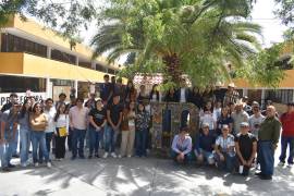 Estudiantes y personal de la UAAAN realizaron la cuarta entrega de tapas de plástico a la Fundación Súmate al Amor.