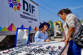 “Mercadito pa’delante” ofreció consultas oftalmológicas.