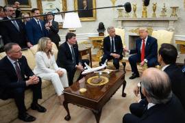 Donald Trump y Mark Carney se reunieron en la Oficina Oval. En cuanto a los llamados de Trump para hacer de Canadá el estado 51, Carney insistió en Canadá “no está en venta” y Trump respondió: “el tiempo lo dirá”.