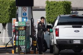 El gobierno mantiene acuerdos con empresarios para contener costos de gasolina regular y diésel.