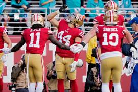 El fullback de los 49ers fue multado con 14 mil 926 dólares por simular que bebía una cerveza después de anotar ante Miami.