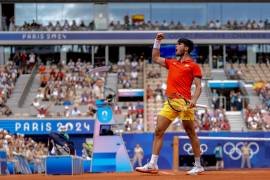 Con 21 años, Alcaraz añade otro logro a su impresionante verano, que incluye victorias en el Abierto de Francia y Wimbledon.