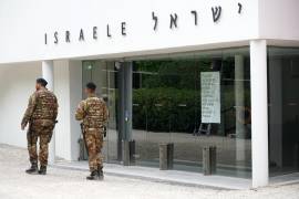 Venice (Italy), 16/04/2024.- Italian soldiers patrol the Israeli pavilion closed by Israeli artists and curators, due to the conflict between Israel and Hamas, at the Biennale gardens in Venice, Italy, 16 April 2024. The sign on the window reads 'The artist and curators of the Israeli pavilion will open the exhibition when a ceasefire and hostage release agreement is reached.' (Italia, Niza, Venecia) EFE/EPA/ANDREA MEROLA