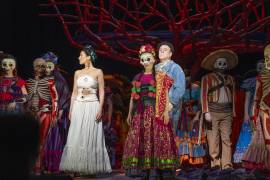 Artistas participan en el ensayo de la ópera el 'Ultimo Sueño de Frida y Diego' este miércoles, en el Metropolitan Opera, en Nueva York (Estados Unidos). La mexicana Frida Kahlo regresa a la vida en la nueva producción de la Metropolitan Opera de Nueva York, 'El Último Sueño de Frida y Diego', que evoca el lado poético y frágil de la artista e imagina su relación con el también pintor Diego Rivera.
