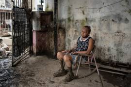 Ángela Pérez, sentada en su casa afectada por las inundaciones, en Poza Rica, en el estado de Veracruz, una de las zonas más castigadas por las lluvias torrenciales que anegaron el centro y el este de México.