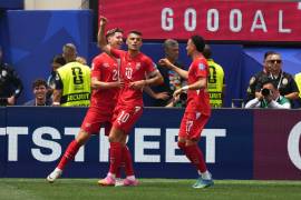 Granit Xhaka puso el broche final desde el manchón penal y comandó el orden de Suiza en la goleada 4-1 sobre Bosnia.