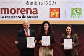 Luisa María Alcalde (c), dirigente nacional de Morena; Karen Castrejón (d), dirigente del PVEM, y Alberto Anaya (i), dirigente del PT, en conferencia en la que reafirmaron la alianza política entre dichos partidos y firmaron la declaratoria “La transformación más fuerte que nunca” rumbo al 2027.