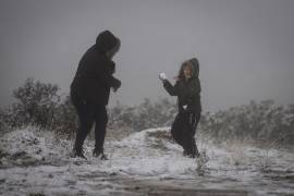 Para el Clima del día de hoy se prevén vientos de hasta 100 km/h y temperaturas de -10 a -5 °C en zonas altas. Además, el SMN alerta sobre oleaje elevado en la costa de Baja California y lluvias en el noreste, sureste y centro del país