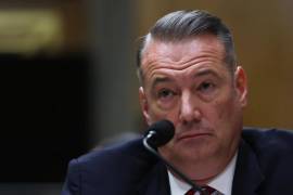 Todd Lyons, alto funcionario que desempeña las funciones de director del Servicio de Inmigración y Control de Aduanas de Estados Unidos, durante una audiencia del Comité de Seguridad Nacional del Senado.