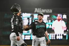 El pitcheo de Saraperos no logró contener el rally temprano de Sultanes, que atacó desde la tercera entrada y encaminó la blanqueada en el Madero.