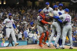 Pete Alonso bateó un crucial jonrón de tres carreras en la novena entrada frente al taponero Devin Williams, impulsando a los Mets de Nueva York.