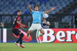Johan Vásquez fue titular y capitán del Genoa en el Estadio Olímpico, donde Davide Frattesi decidió el partido al minuto 25.
